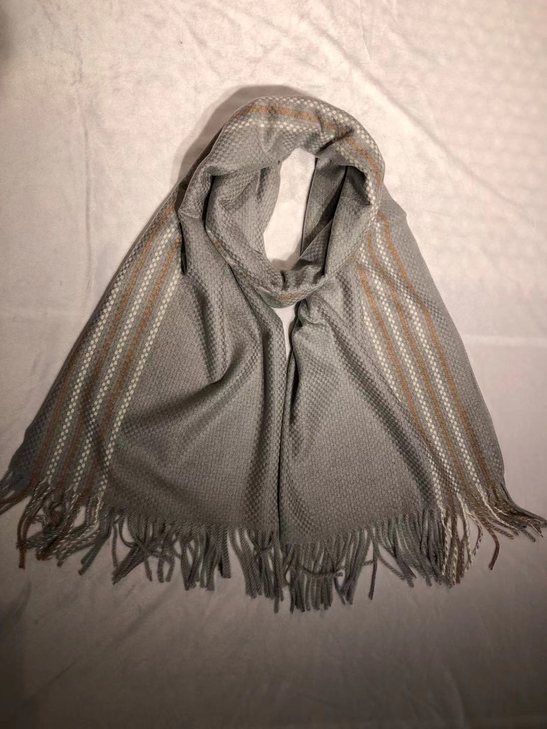 Plaid cashmere scarf 16 full figure