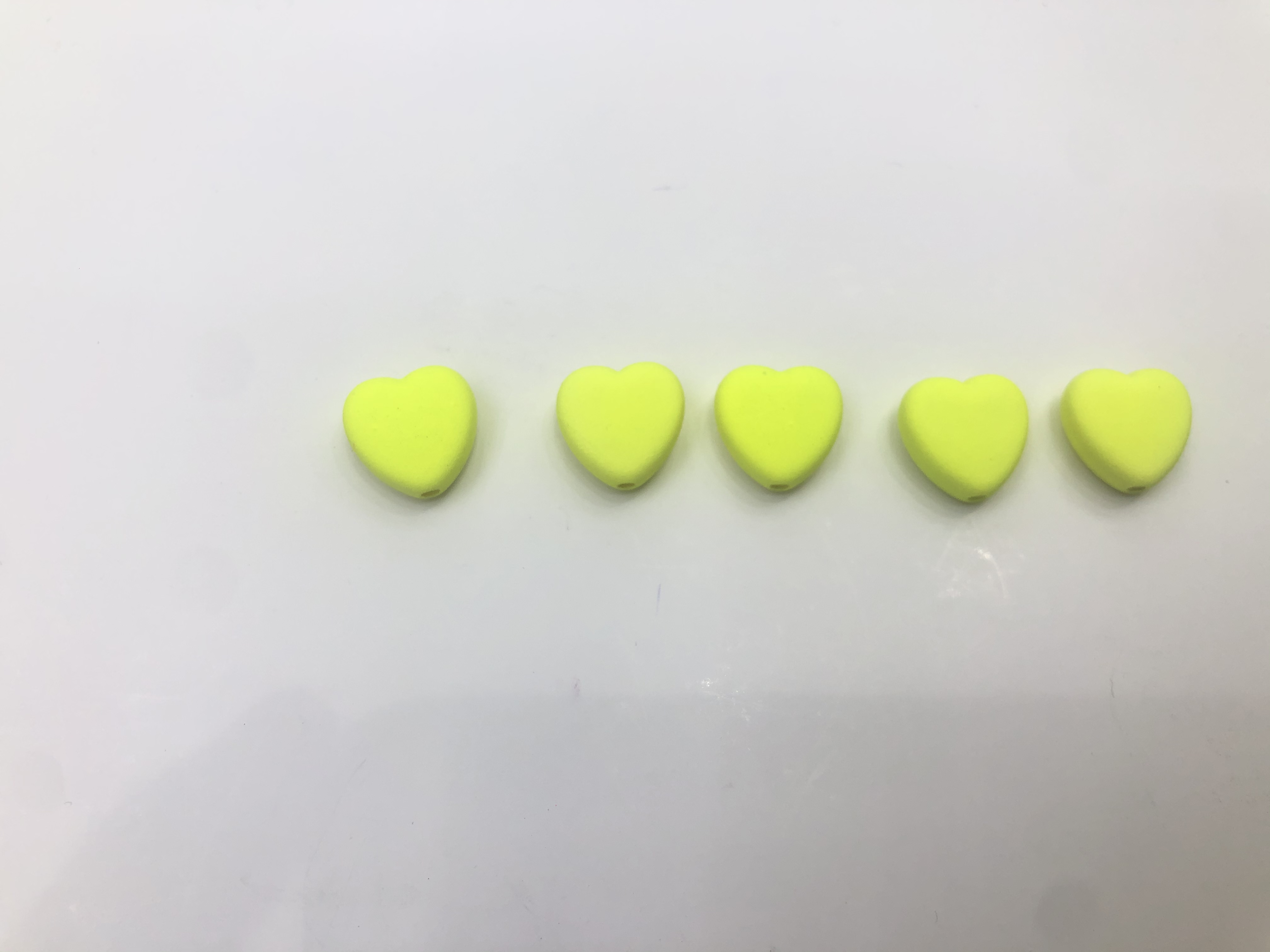 Acrylic small heart fluorescent yellow details Picture