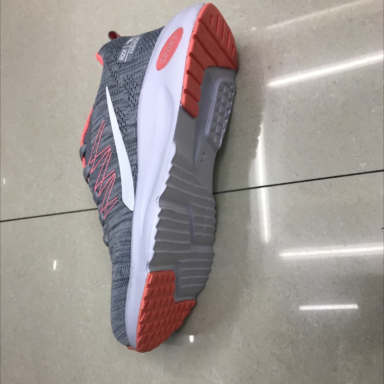 New student sports shoes for 2023 detail image 1