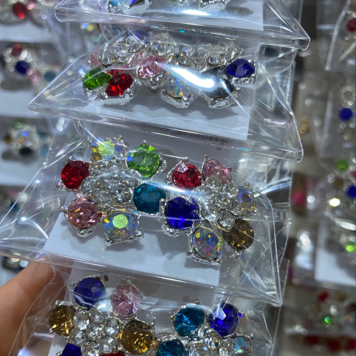 Border stud earrings