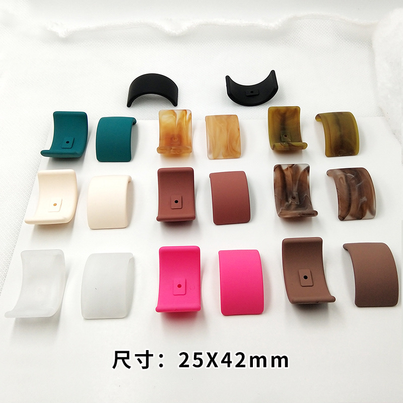 The new acrylic hand feel paint diy jewelry accessories for autumn and winter can be combined into bracelets, earrings, shoe buckles and bag buckles details Picture