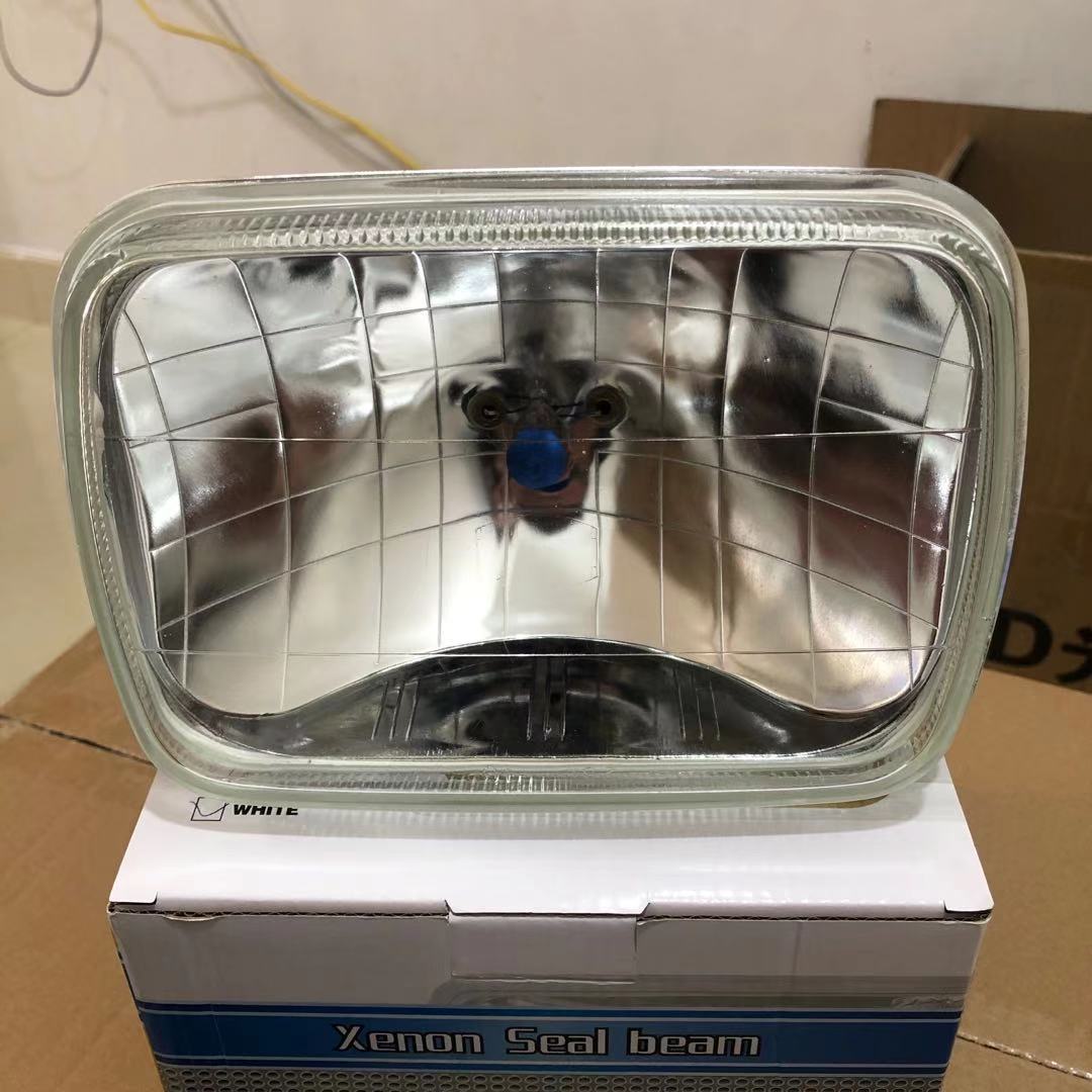 Halogen lamp cup 24V for truck headlights, 7-inch square three-plug round lamp cup ultra-bright truck headlights full figure