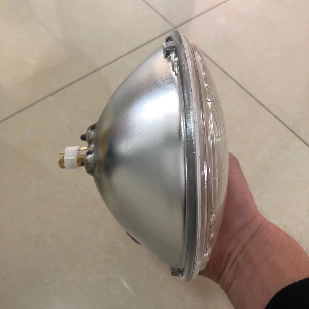 Halogen lamp cup 24V for truck headlights, 7-inch square three-plug round lamp cup ultra-bright truck headlights full figure