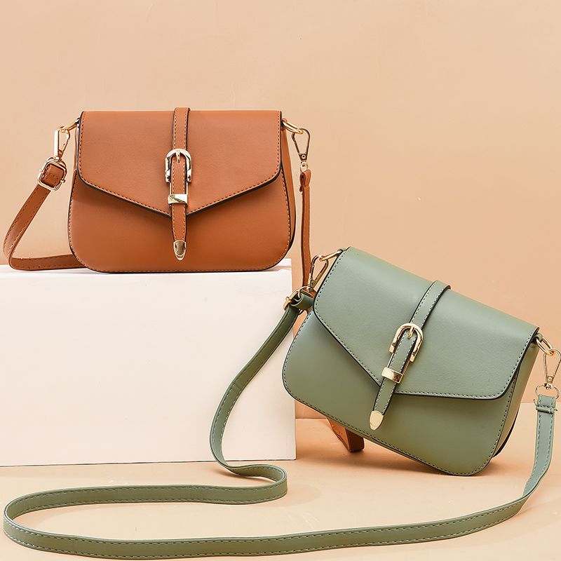 Factory direct sales of 2020 new versatile single-shoulder clutch bags, trendy and fashionable mobile phone bags for autumn and summer season change, wholesale in stock, a bestseller for foreign trade