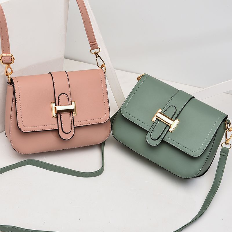 Ladies' small square bags in stock for wholesale. Simple and high-end style, crossbody, stylish, broadband, fashionable and trendy street stall bags. Factory direct sales. Supports live streaming and drop shipping