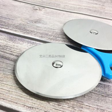 TF-披萨切刀430不锈钢面包切烘焙工具滚轮刀圆形切片器披萨工具白底实物图