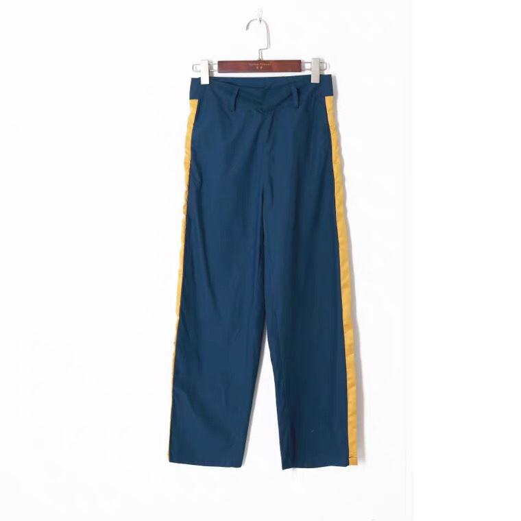 Loose women's trousers