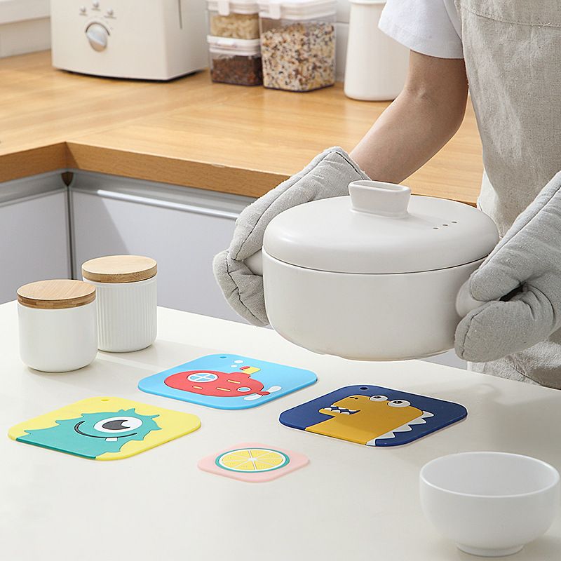 Household dining table heat insulation pad, heat-resistant pot pad, waterproof and oil-resistant thickened bowl pad, plate pad, silicone cup pad, coffee table and table mat details Picture