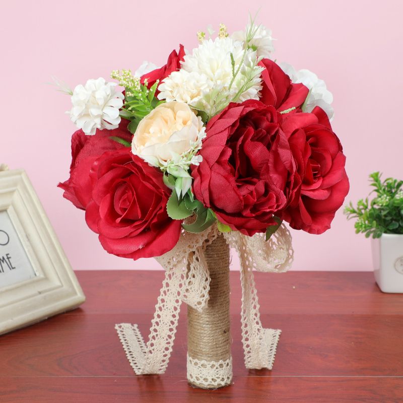 Chinese-style red bride's hand-held bouquet, simulated fresh wine, red velvet rose bouquet wedding photography Specification image