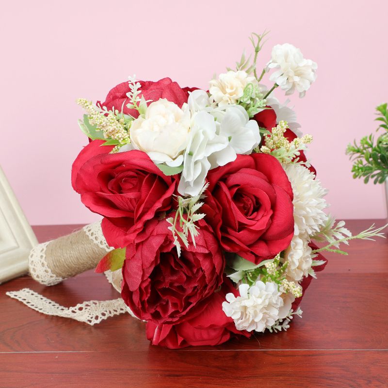 Chinese-style red bride's hand-held bouquet, simulated fresh wine, red velvet rose bouquet wedding photography details Picture