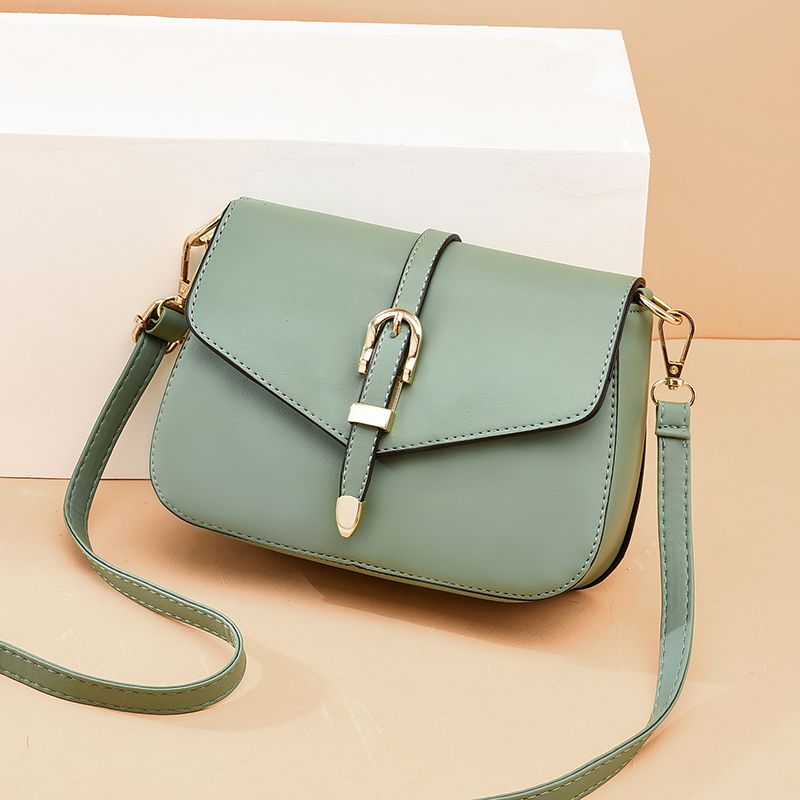 Factory direct sales of 2020 new versatile single-shoulder clutch bags, trendy and fashionable mobile phone bags for autumn and summer season change, wholesale in stock, a bestseller for foreign trade Item Picture