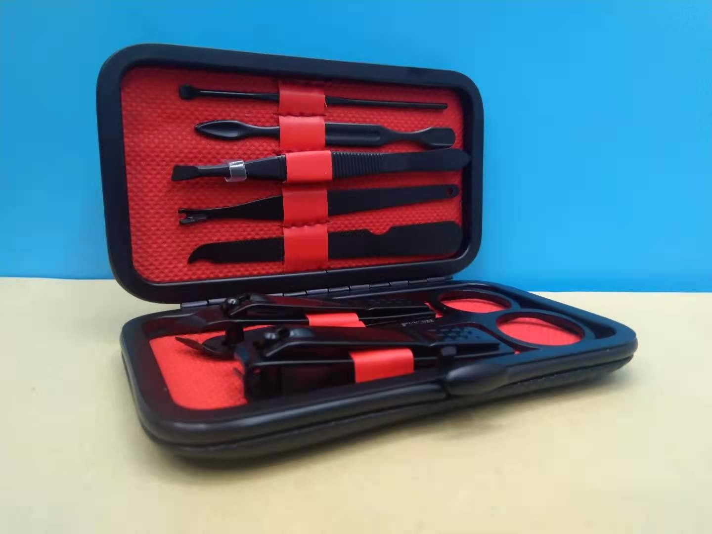 Black 8-piece set of nail clippers, eyebrow clippers, ear scoops and tweezers detail image 1