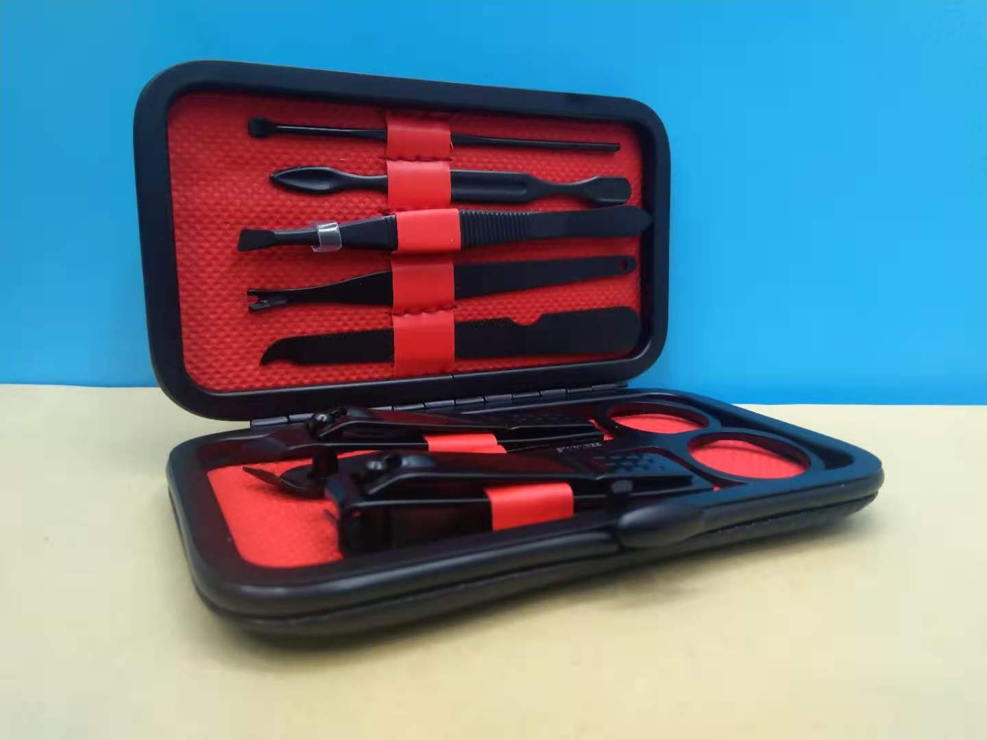 Black 8-piece set of nail clippers, eyebrow clippers, ear scoops and tweezers