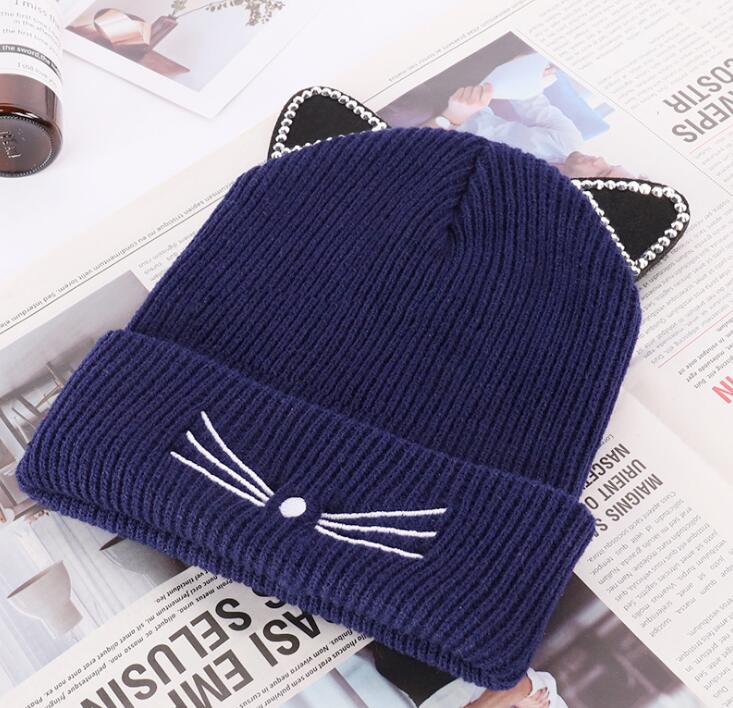 The new warm knit hat for autumn and winter is lovely details Picture