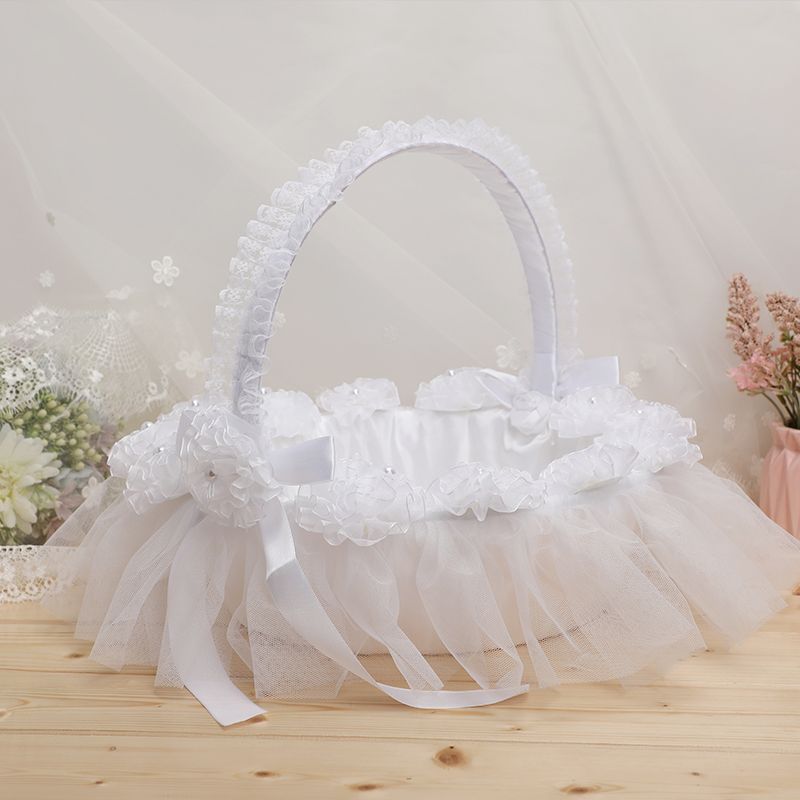 Western-style bamboo woven large flower baskets, Chinese wedding props, flower girls, bridesmaids scattering flowers, lace trim baskets, wedding supplies details Picture