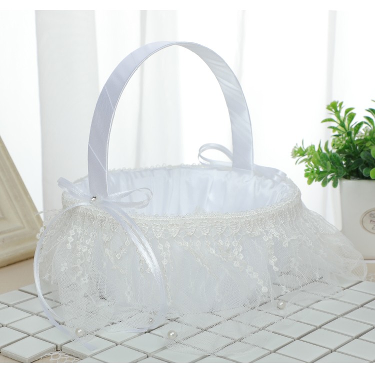 Creative handmade flower baskets for Western-style wedding supplies, romantic heart-shaped hand-held baskets, and wedding candy baskets for brides detail image 6