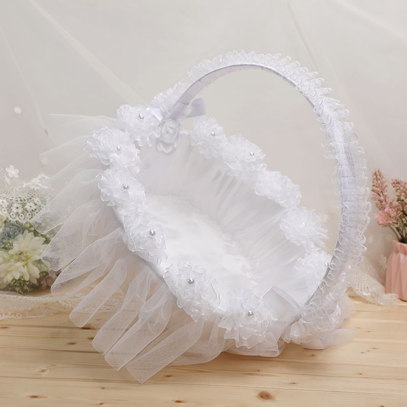 Western-style bamboo woven large flower baskets, Chinese wedding props, flower girls, bridesmaids scattering flowers, lace trim baskets, wedding supplies Application Scenario