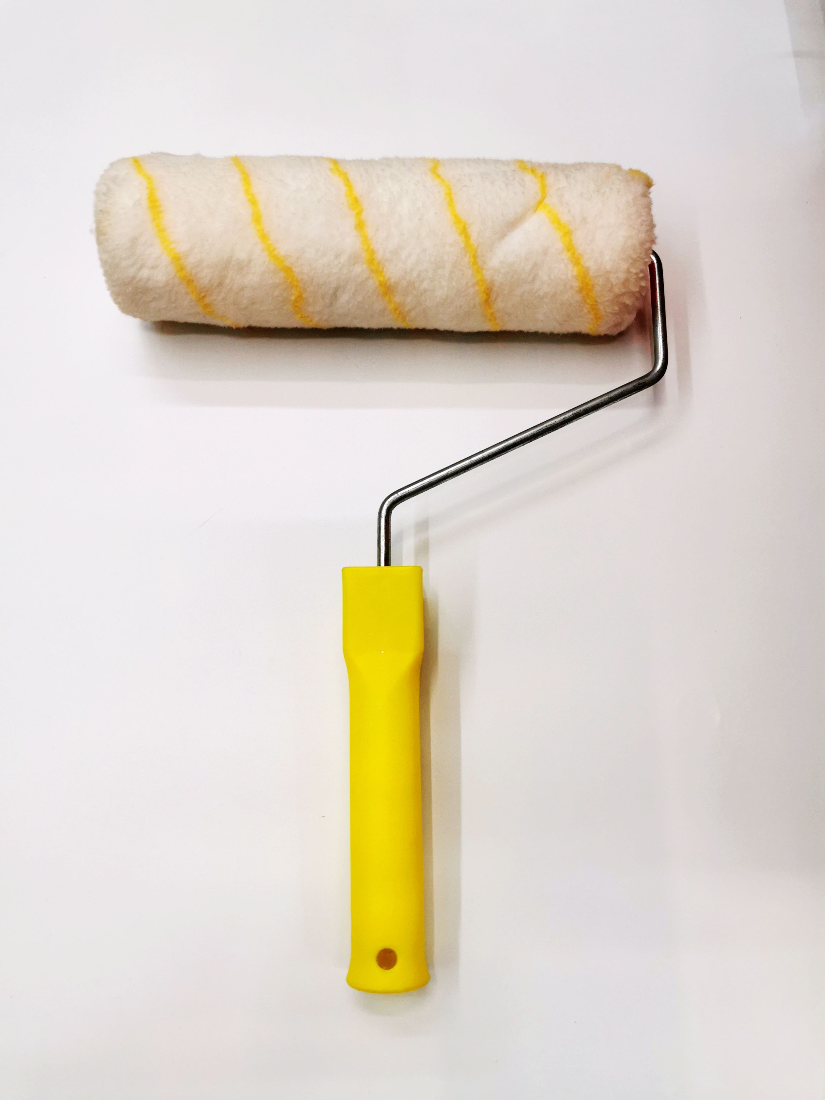 The roller brush yellow strip and yellow handle can be applied with screws in a 9-inch roller