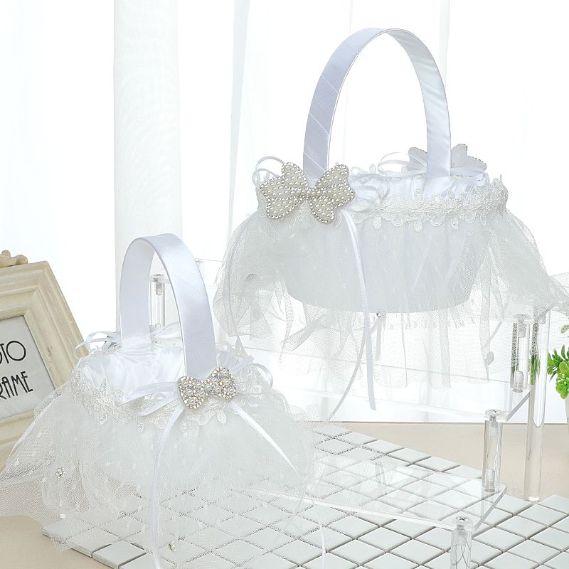 Creative handmade flower baskets for Western-style wedding supplies, romantic heart-shaped hand-held baskets, and wedding candy baskets for brides Specification image
