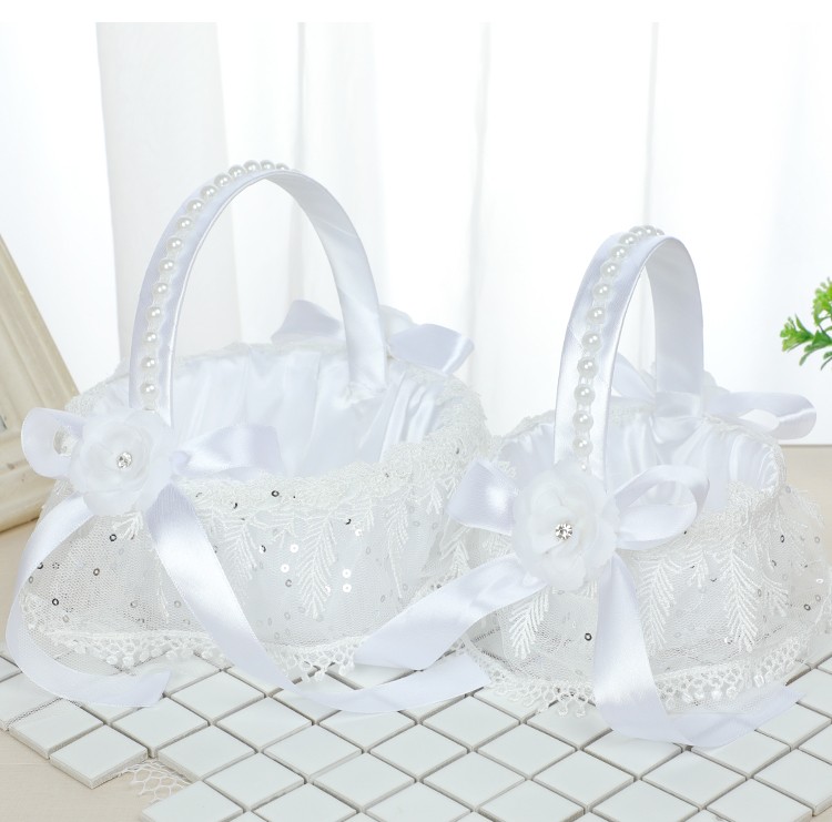 Creative handmade flower baskets for Western-style wedding supplies, romantic heart-shaped hand-held baskets, and wedding candy baskets for brides detail image 5
