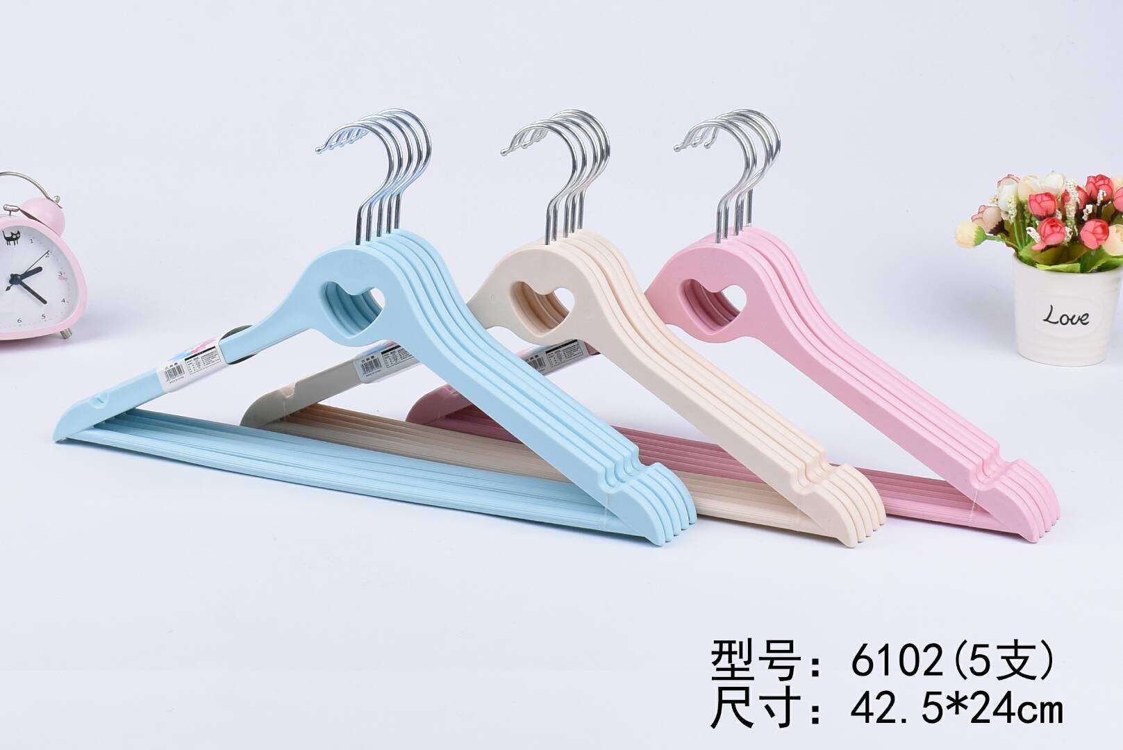 爱心成人仿木塑料衣架