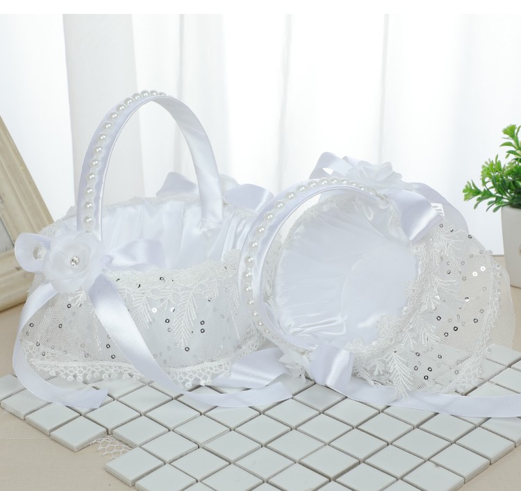 Creative handmade flower baskets for Western-style wedding supplies, romantic heart-shaped hand-held baskets, and wedding candy baskets for brides detail image 8