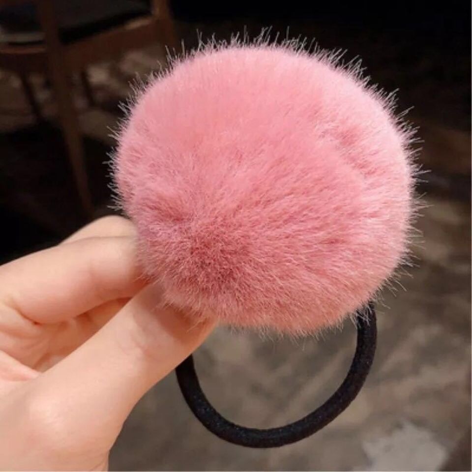 Korean plush headwear, candy-colored large fur ball hair tie, autumn and winter hair tie, rubber band, popular fairy hair accessory, versatile wrinkled pearl jewelry, alloy pendant accessory, resin accessory Specification image
