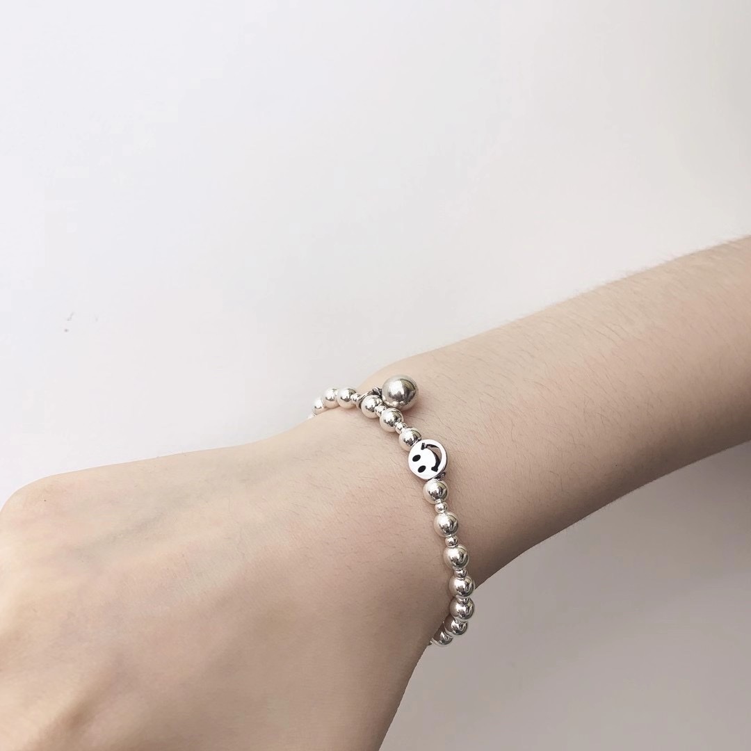 UKI SILVER and Season S925 sterling silver bead smiley face bracelet Application Scenario