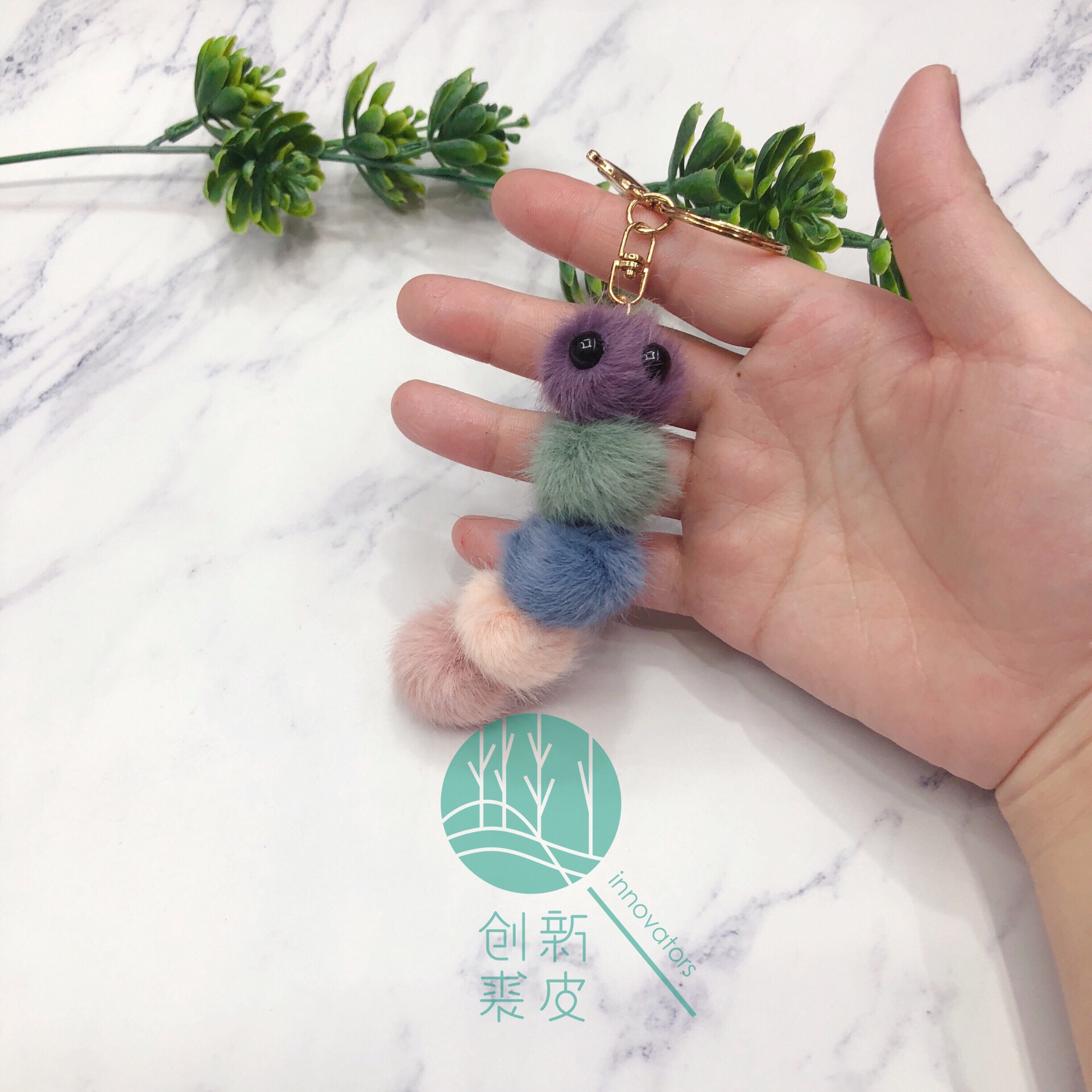 2020 creativo tendencia lindo caramelo color macaron color cartoon pelo bola de pelo orugas bolsa colgante llavero resina accesorios cerámica suave detail image 3