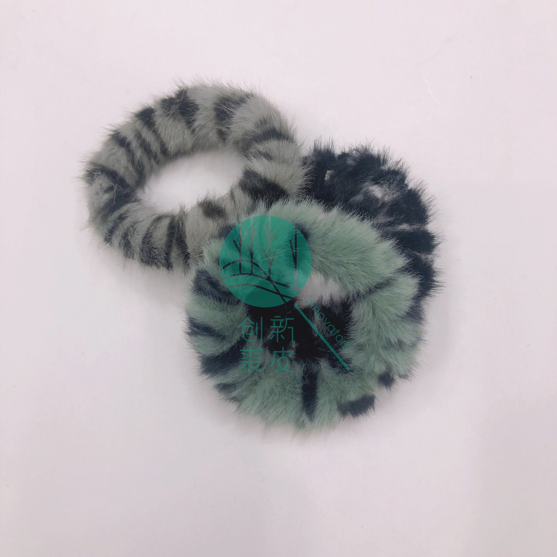 Factory direct sales of trendy new European and American leopard print ins popular simple headband accessories for women's fashionable hairstyles detail image 5