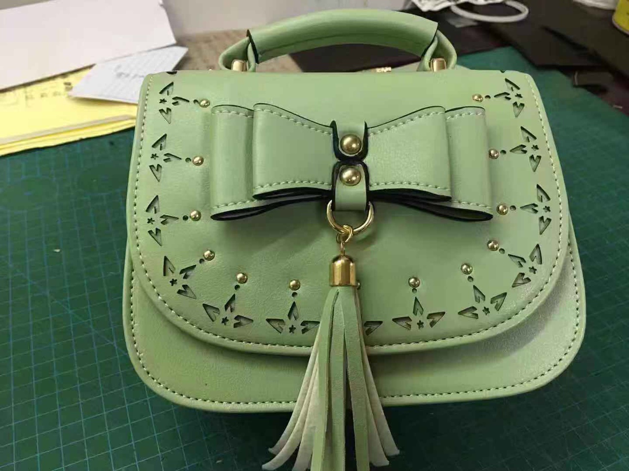 绿色手提包