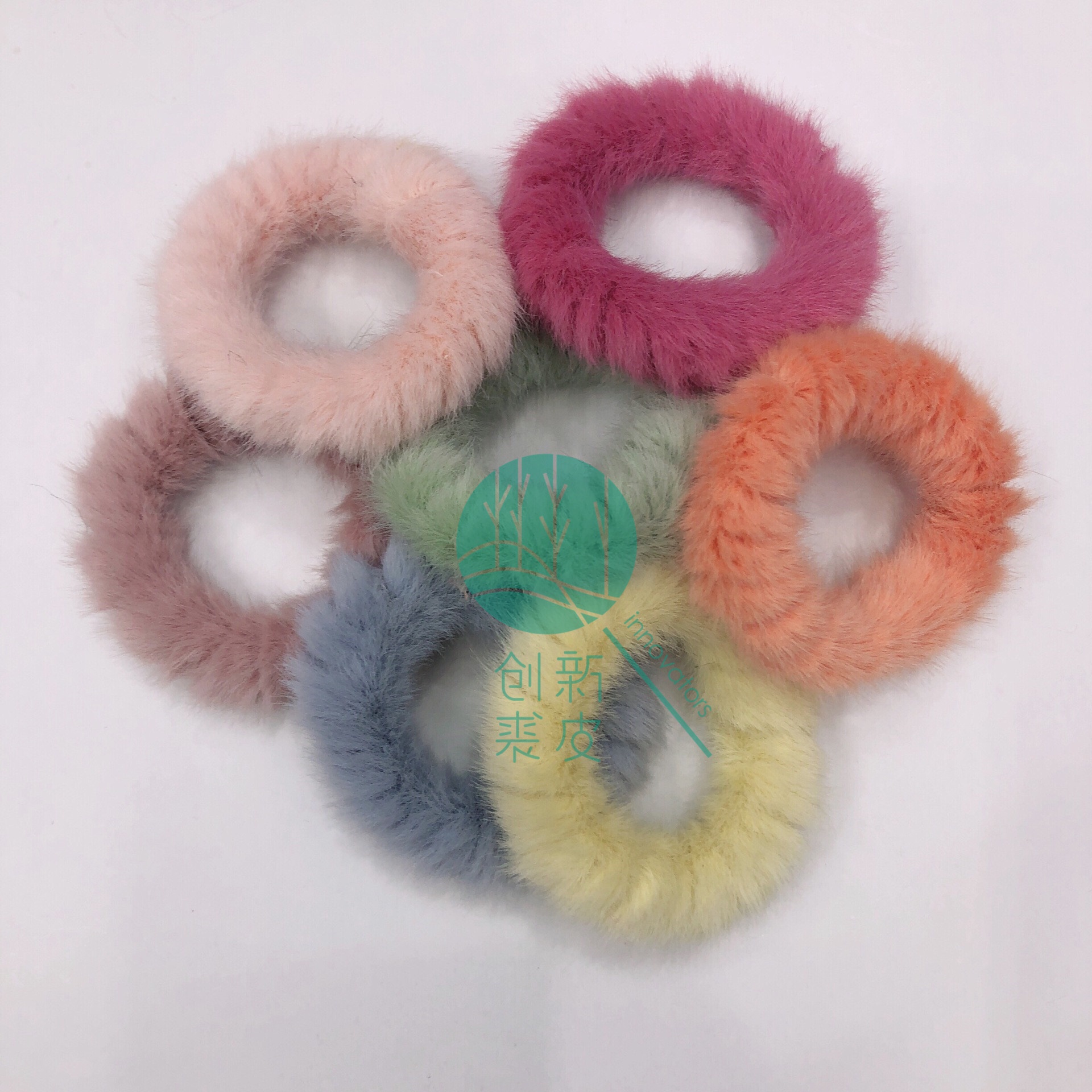 Factory direct sales of autumn and winter chic faux jade velvet headbands, Korean trendy furry hair ties, and parent-child hair accessories Application Scenario