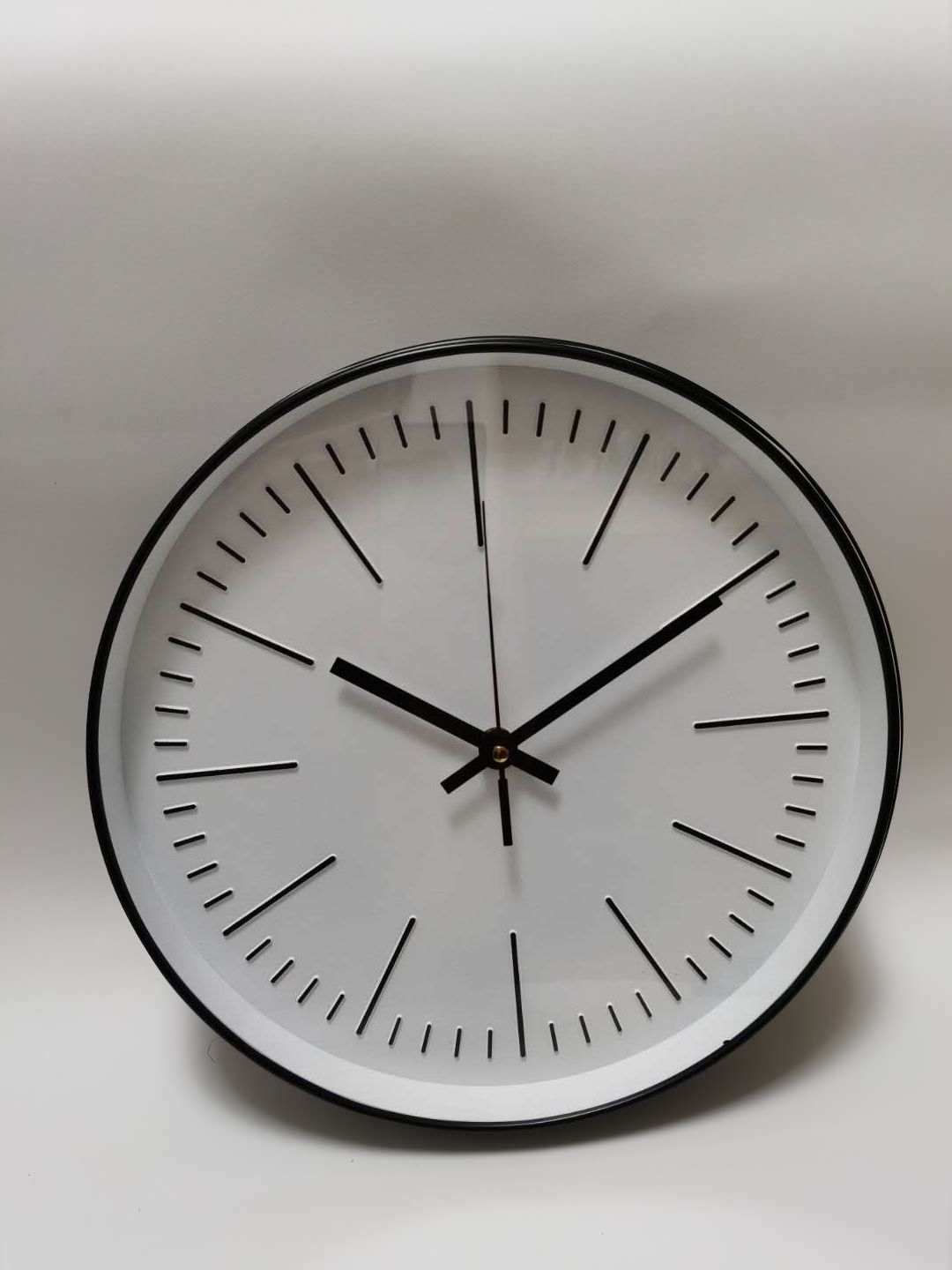 12寸北欧创意钟表简约现代立体字时钟静音客厅卧室挂表装饰钟表时尚挂钟详情图1