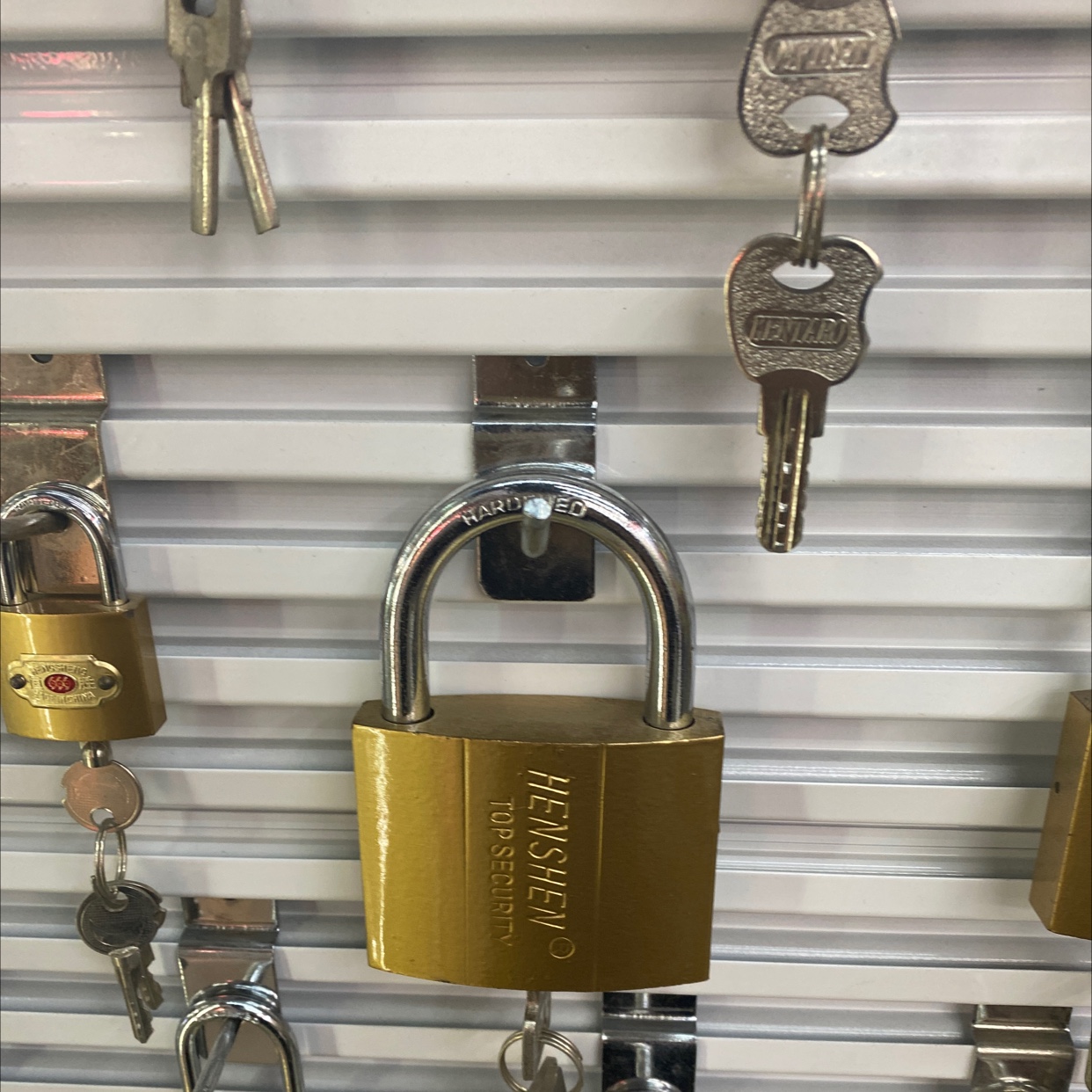 智能锁具安全防盗远程开锁抗撬指纹识别家用保险箱密码控制