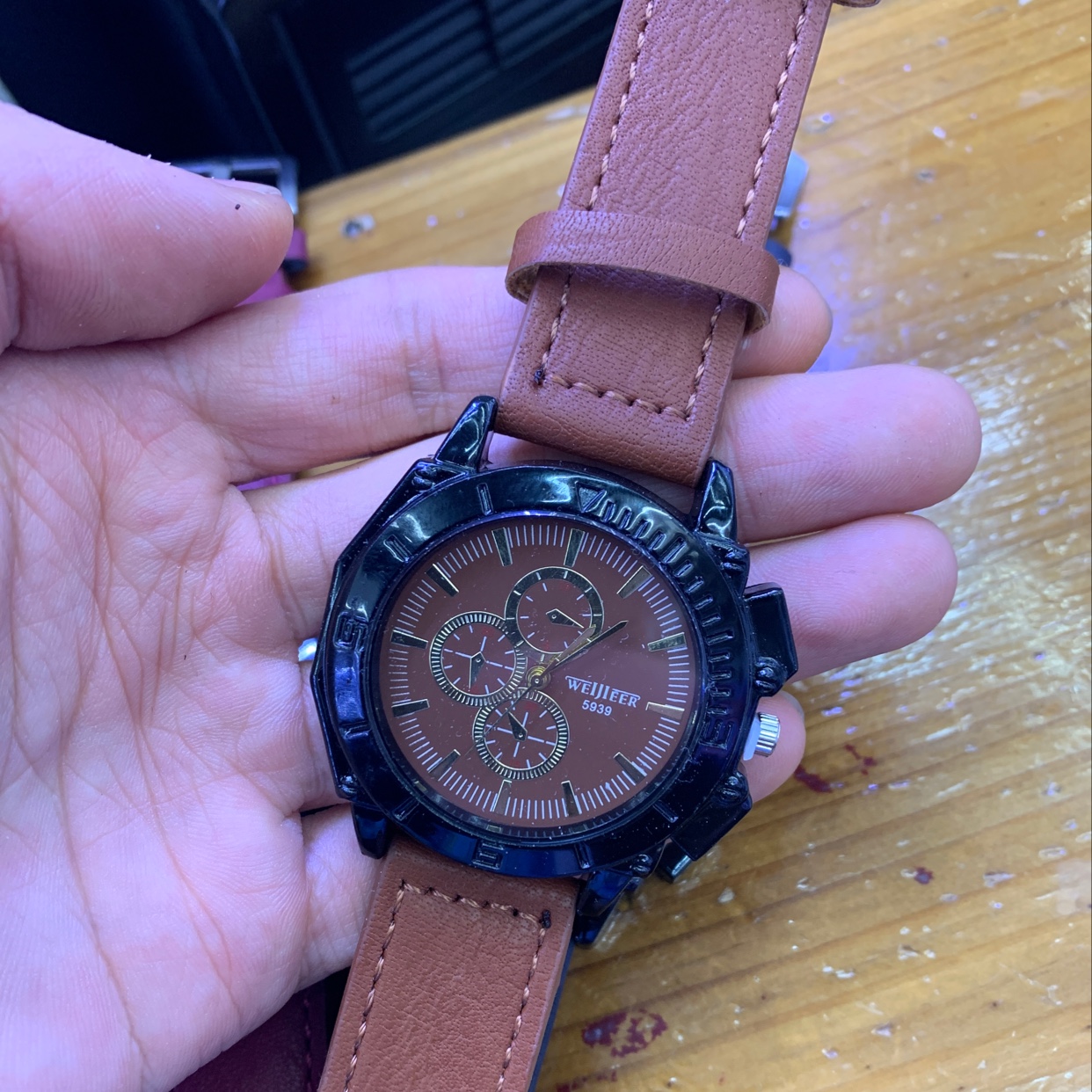 Casual and fashionable men's fashion wristwatches details Picture