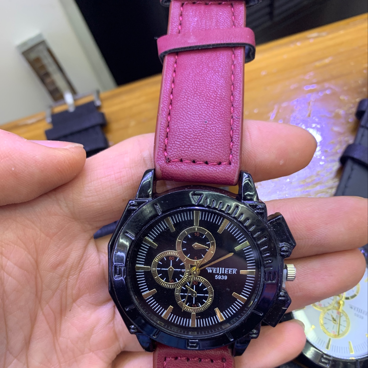 Casual and fashionable men's fashion wristwatches Specification image