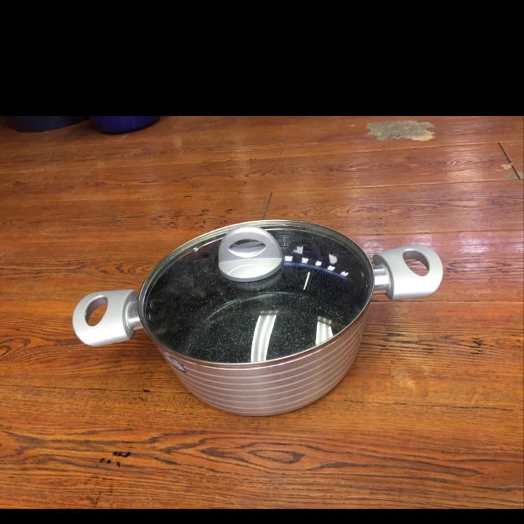 25 Soup pot details Picture