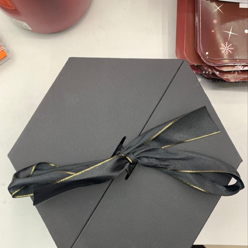黑色礼盒