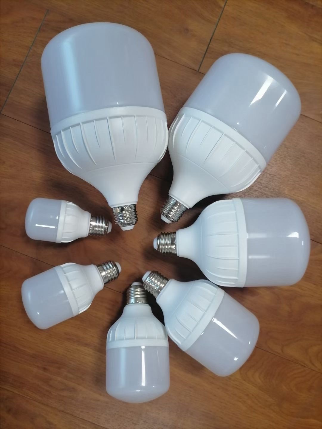 LED球泡高富帅T泡灯高亮节能无频闪家用室内照明灯具详情2