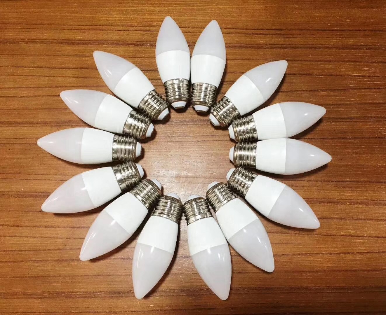 LED球泡高富帅T泡灯高亮节能无频闪家用室内照明灯具详情13