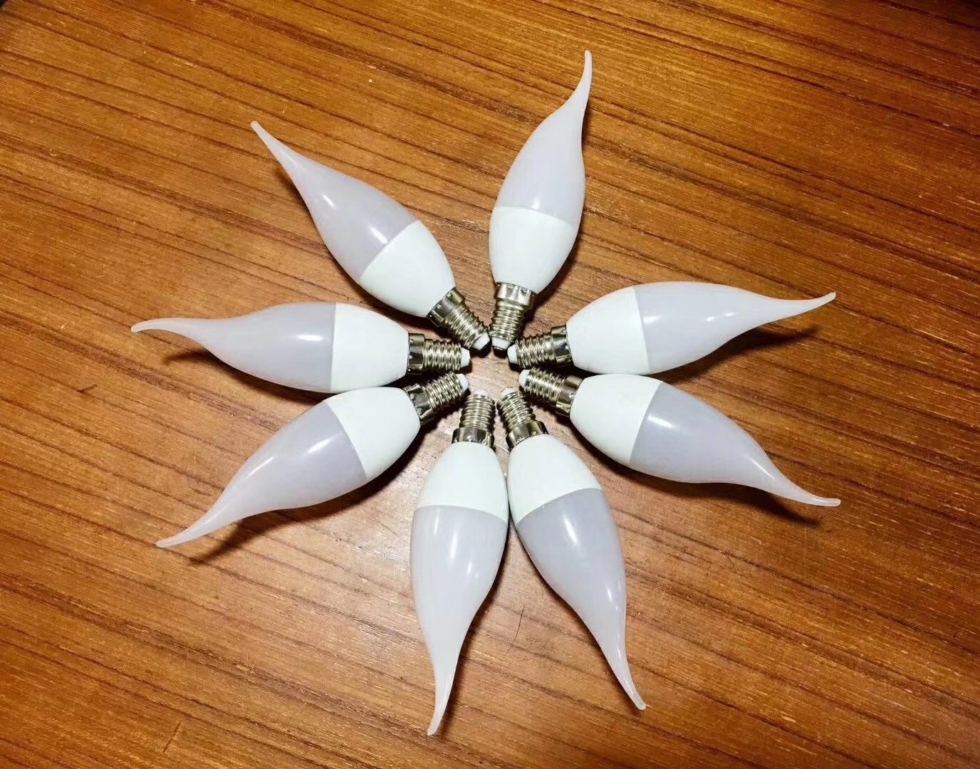 LED球泡高富帅T泡灯高亮节能无频闪家用室内照明灯具详情14