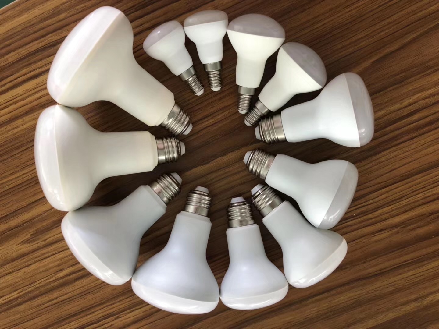 LED球泡高富帅T泡灯高亮节能无频闪家用室内照明灯具详情图16