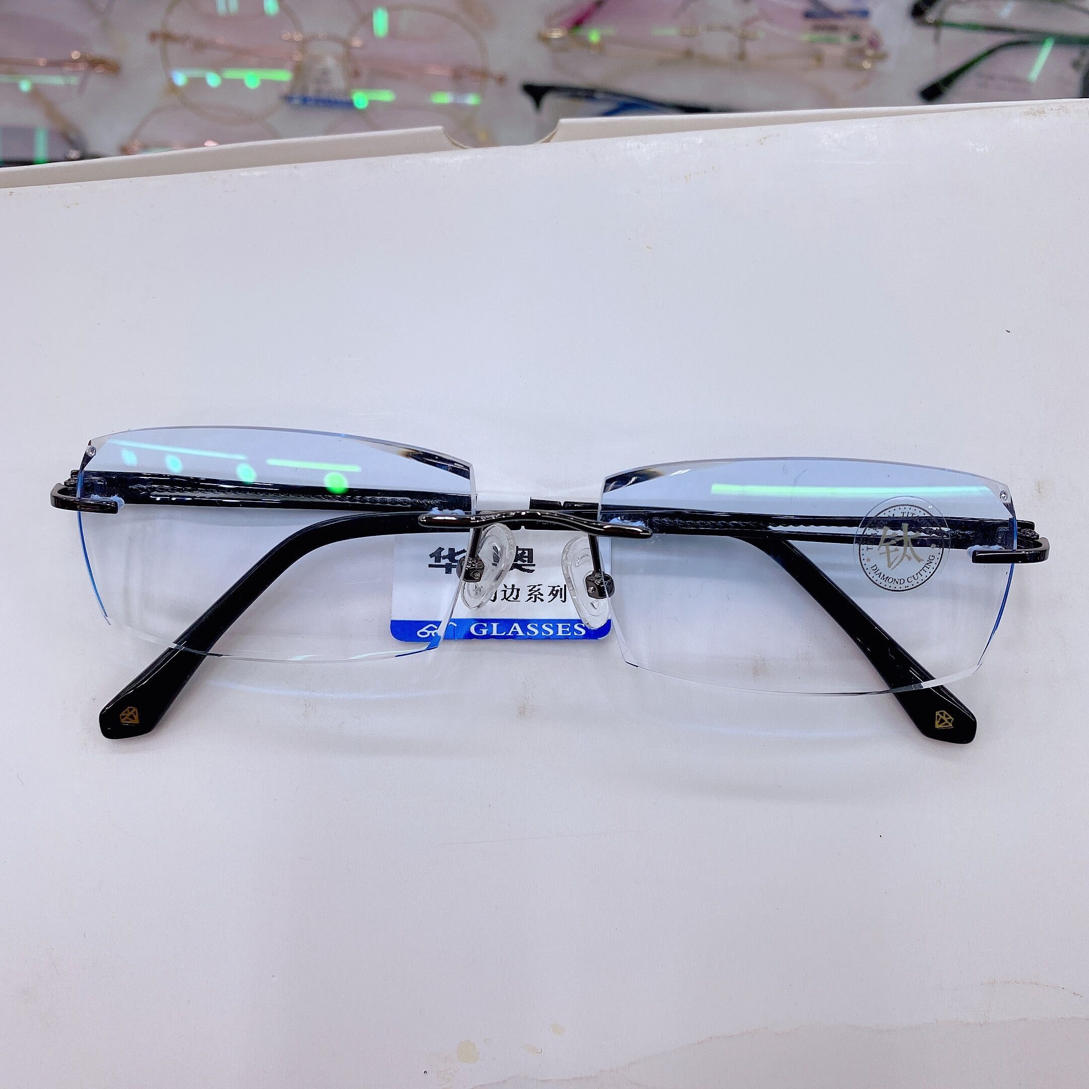 Pure titanium eyeglass frame, frameless frame, business men's myopia eyeglass frame brand, frame manufacturer wholesale Application Scenario