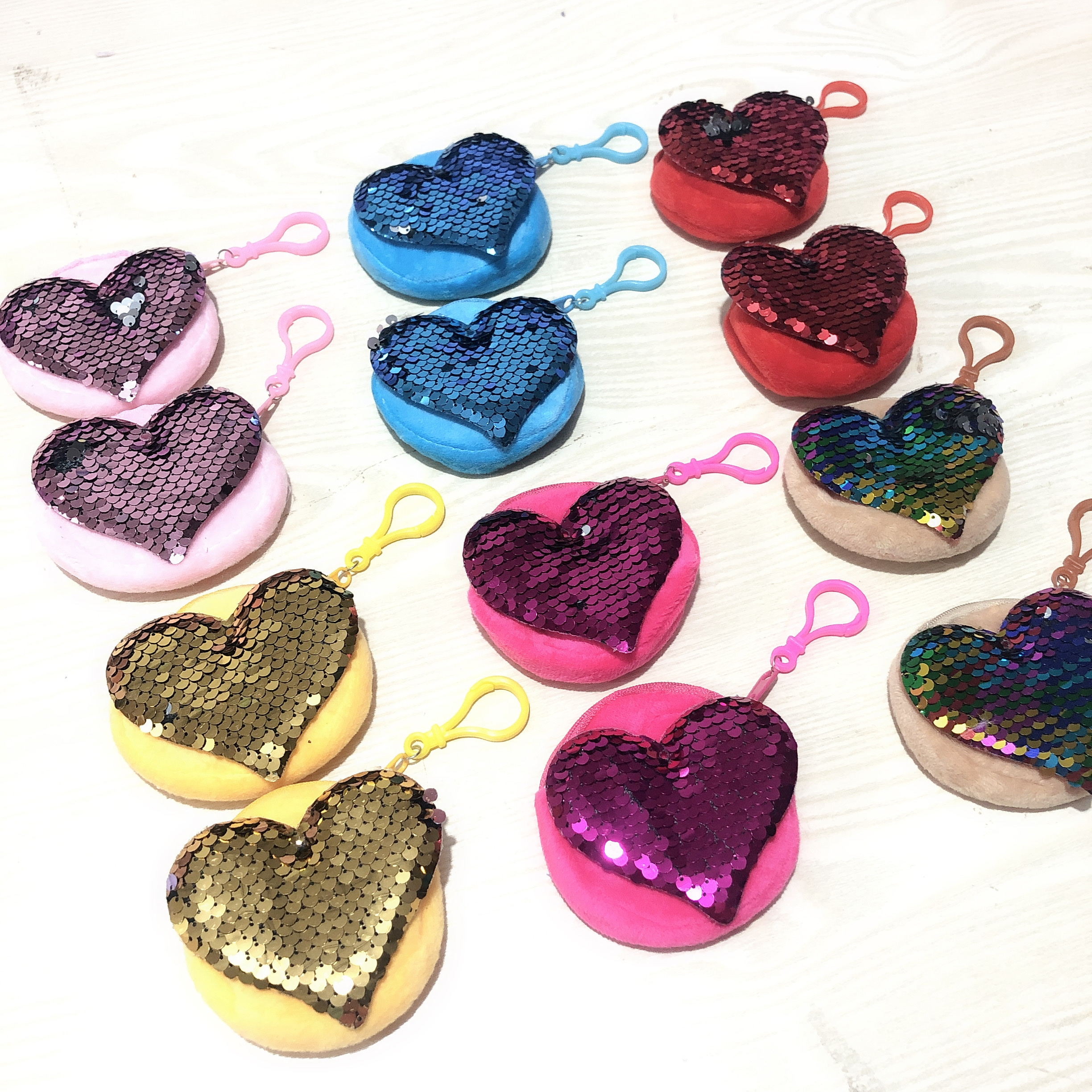 毛绒包8cm圆形钱包 爱心亮片贴片零钱包钥匙扣 毛绒零钱包 钱包硬币包详情图5