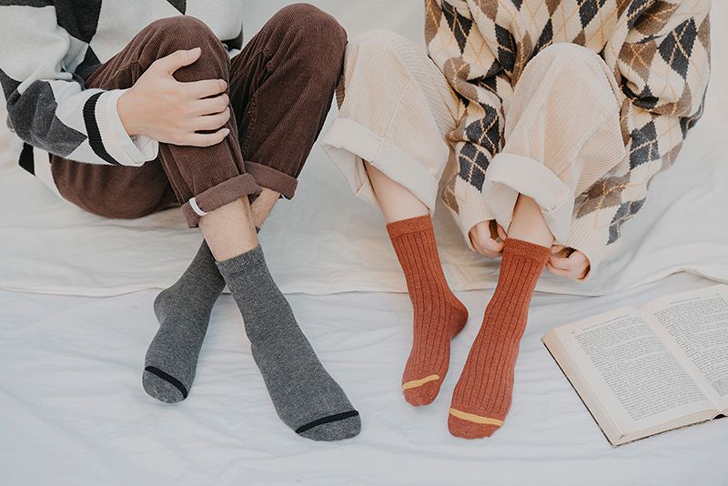 Best-selling couple socks, mid-range all-cotton men's and women's socks Item Picture