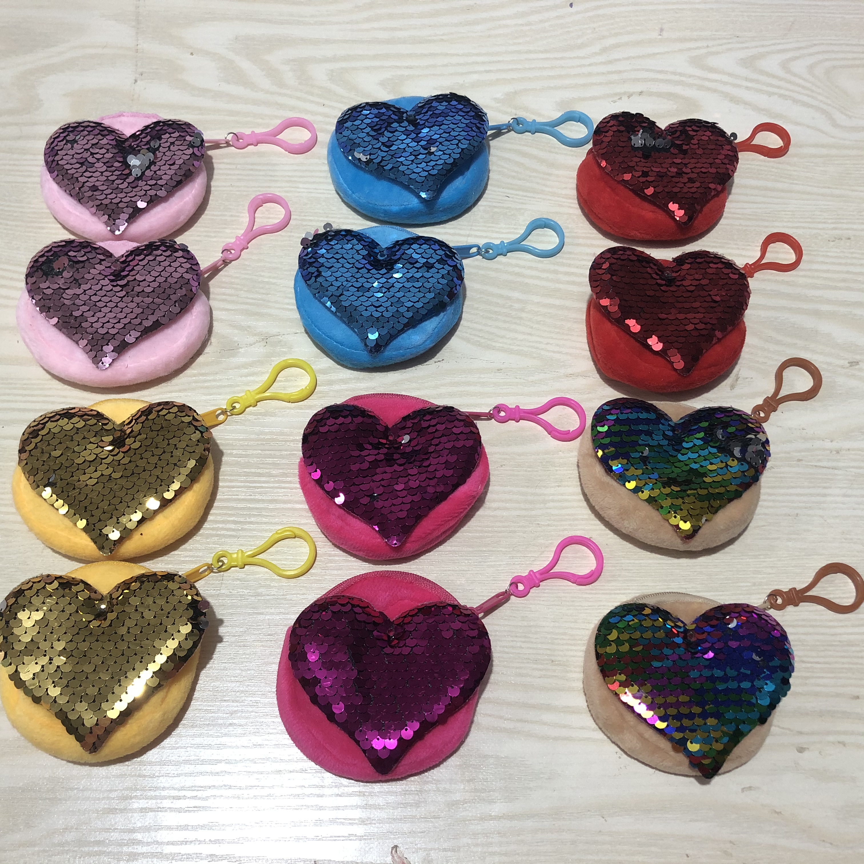 毛绒包8cm圆形钱包 爱心亮片贴片零钱包钥匙扣 毛绒零钱包 钱包硬币包详情图2