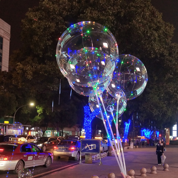 网红气球地推波波球发光带灯火爆款儿童玩具闪光夜光摆摊扫码礼品