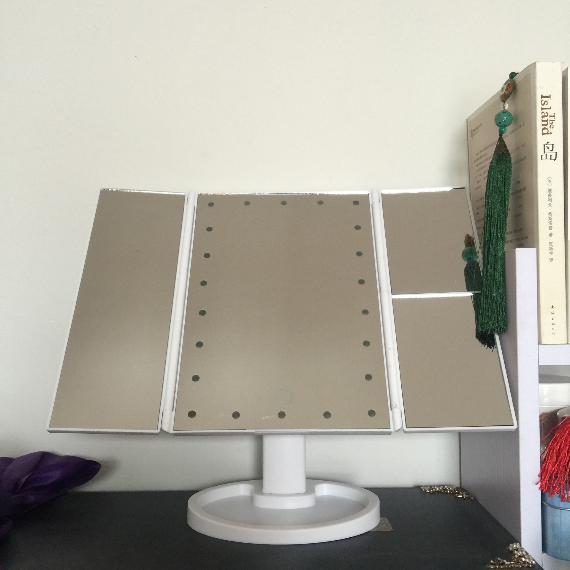 LED台式USB三折叠调光三开门化妆镜详情图4