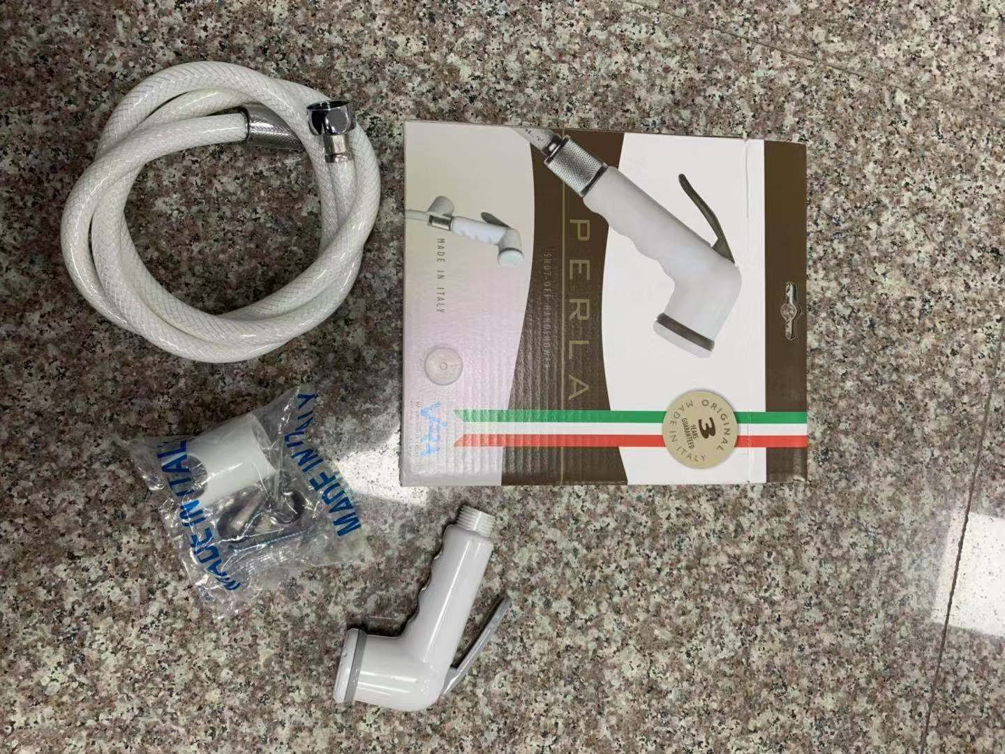 Portable white plastic feminine washbasin set factory direct sales, Italian style portable toilet spray gun shower pic 2