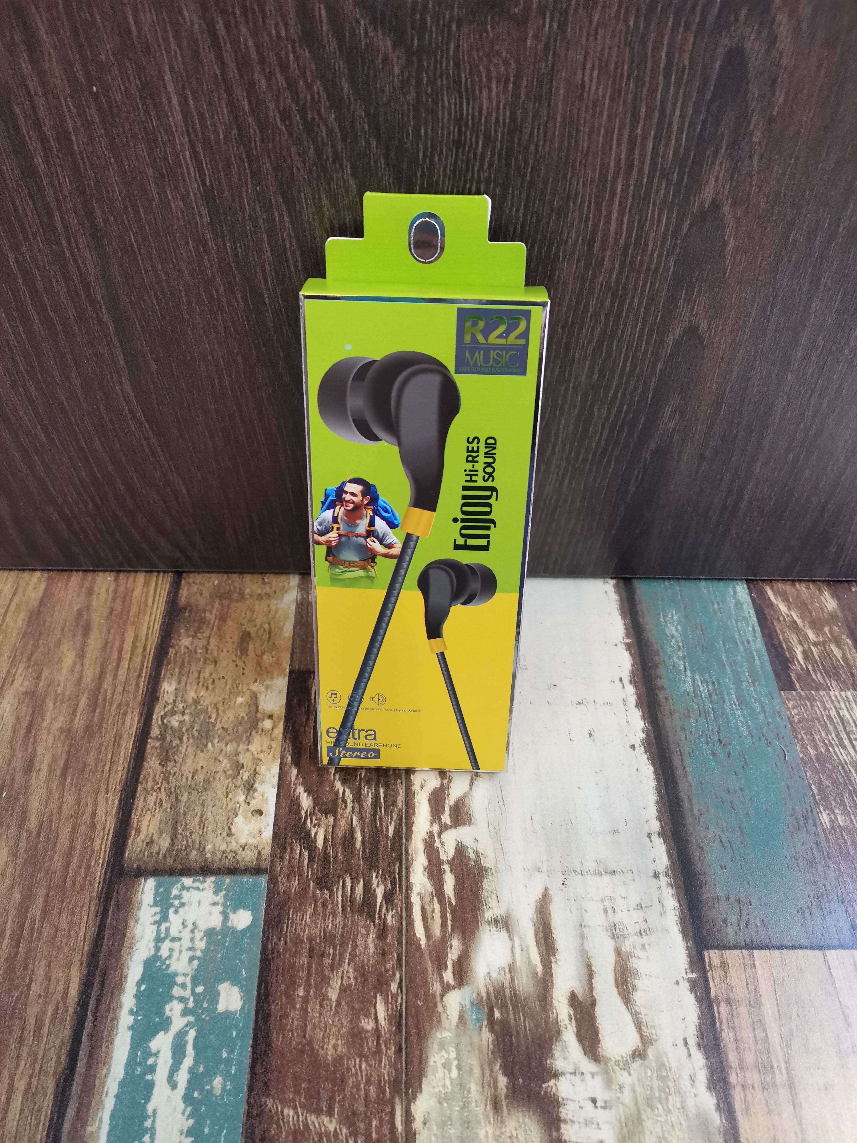 R22 Sogo Headphones, in-ear earphones, earbuds with microphone (Color randomly dispatched) undefined